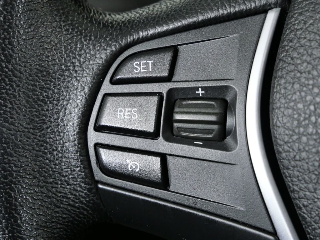 Thumbnail: 2015 BMW 3 Series - 43