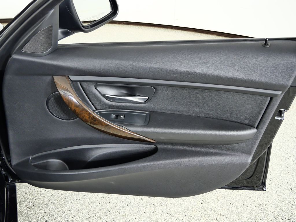 Thumbnail: 2015 BMW 3 Series - 28