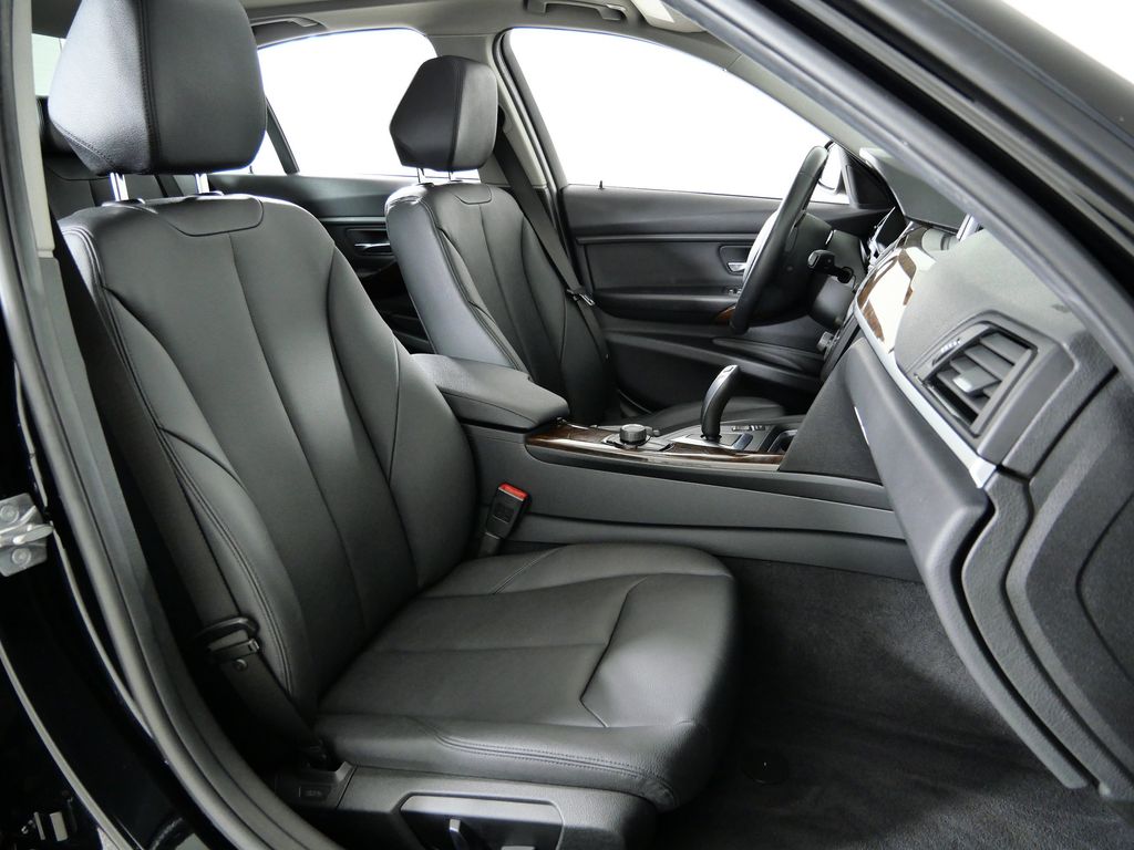 Thumbnail: 2015 BMW 3 Series - 9