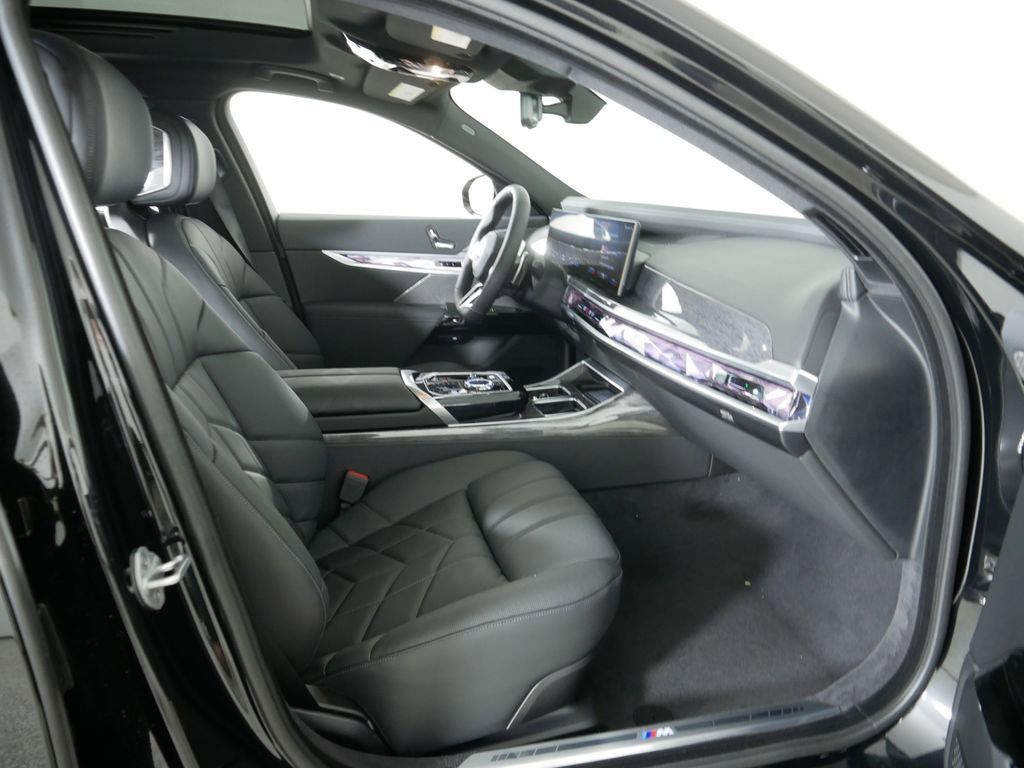 Thumbnail: 2025 BMW 7 Series - 9