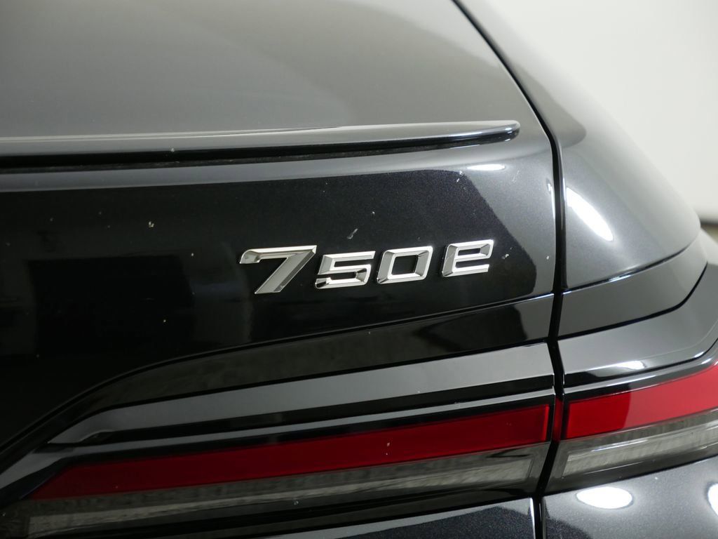 Thumbnail: 2025 BMW 7 Series - 23