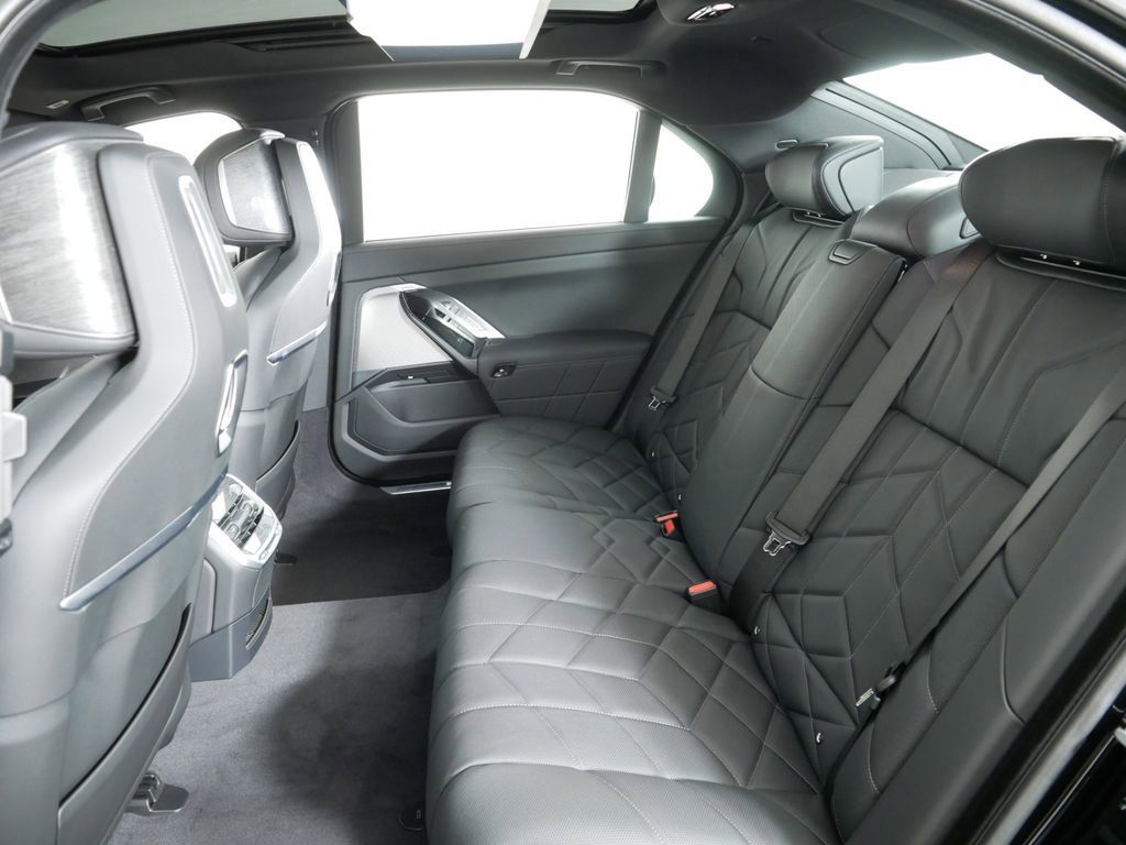 Thumbnail: 2025 BMW 7 Series - 35