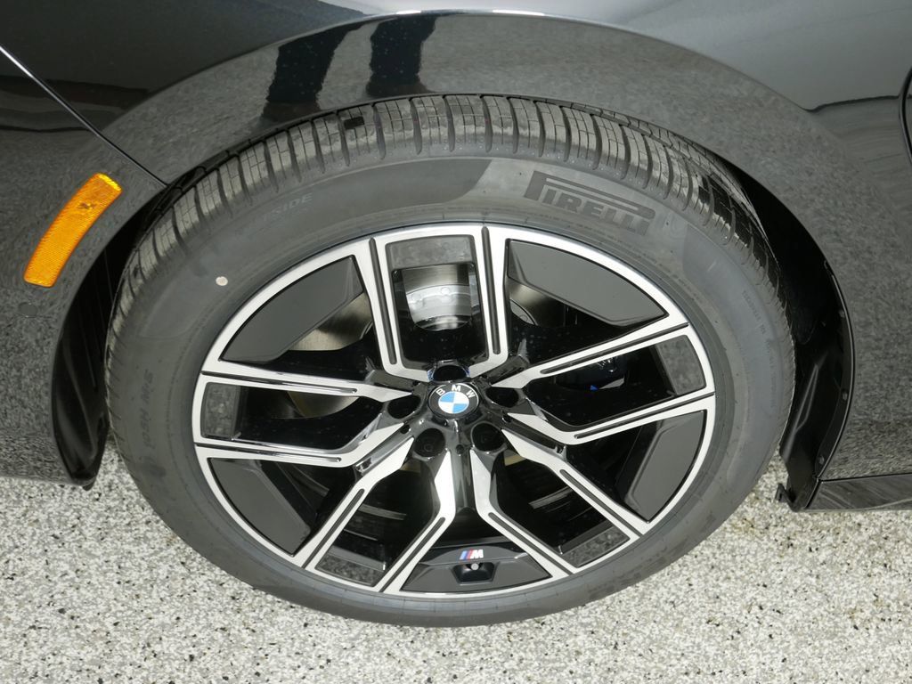 Thumbnail: 2025 BMW 7 Series - 29