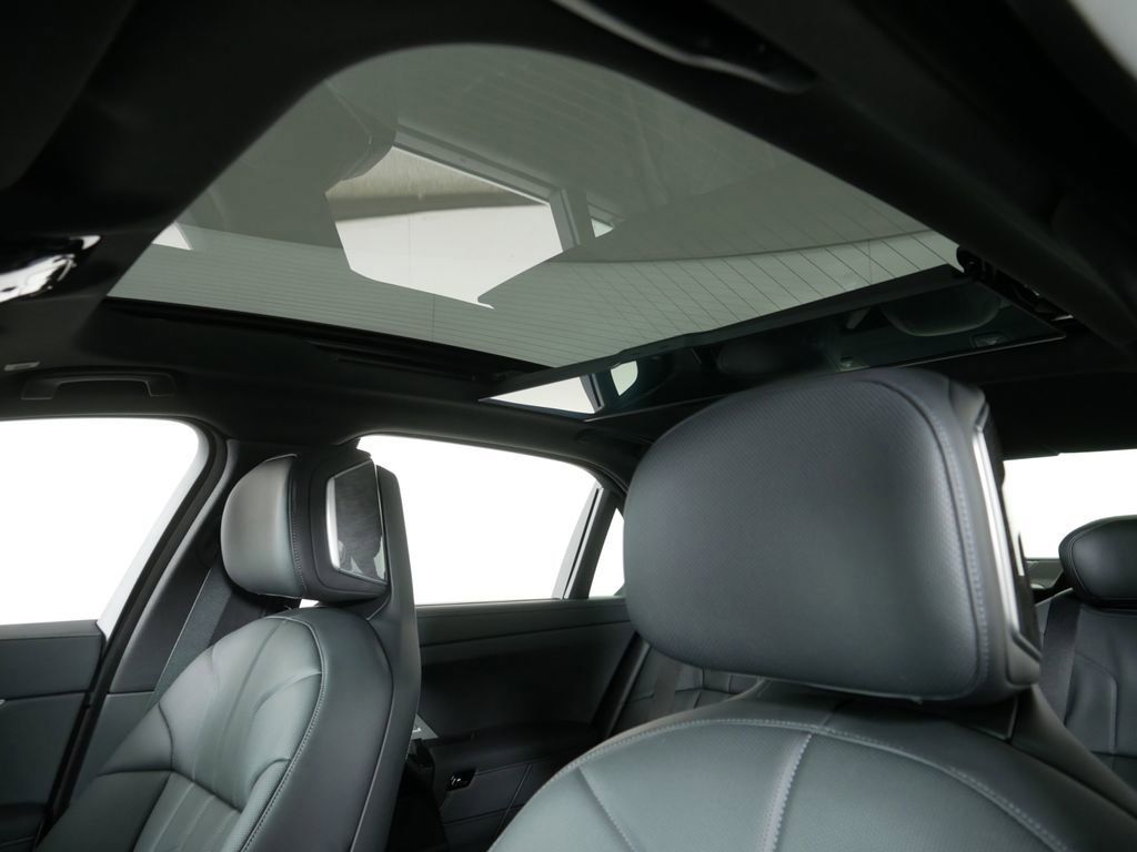 Thumbnail: 2025 BMW 7 Series - 30