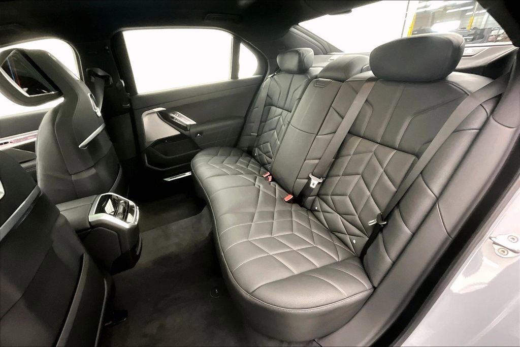 Thumbnail: 2026 BMW 7 Series - 22