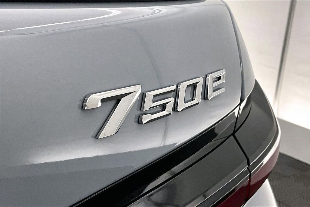 Thumbnail: 2026 BMW 7 Series - 6