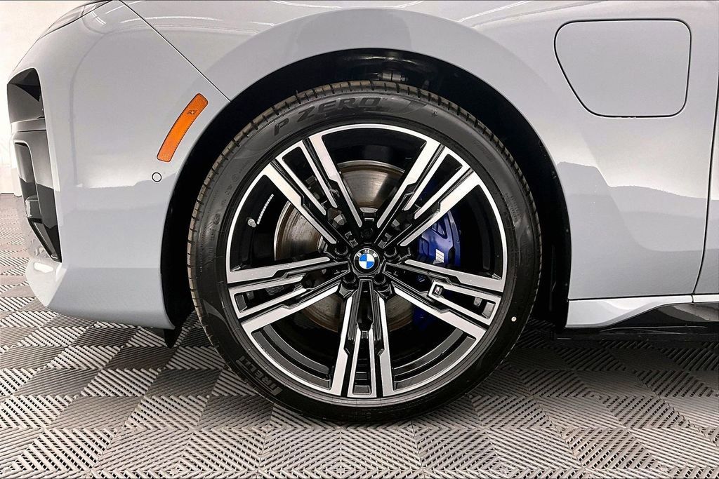 Thumbnail: 2026 BMW 7 Series - 7