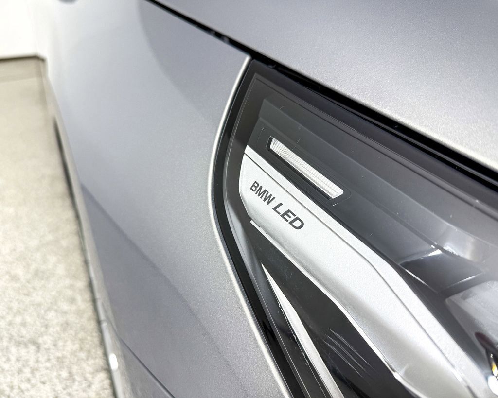 Thumbnail: 2025 BMW 5 Series - 21
