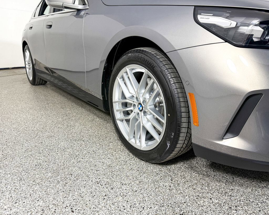 Thumbnail: 2025 BMW 5 Series - 8