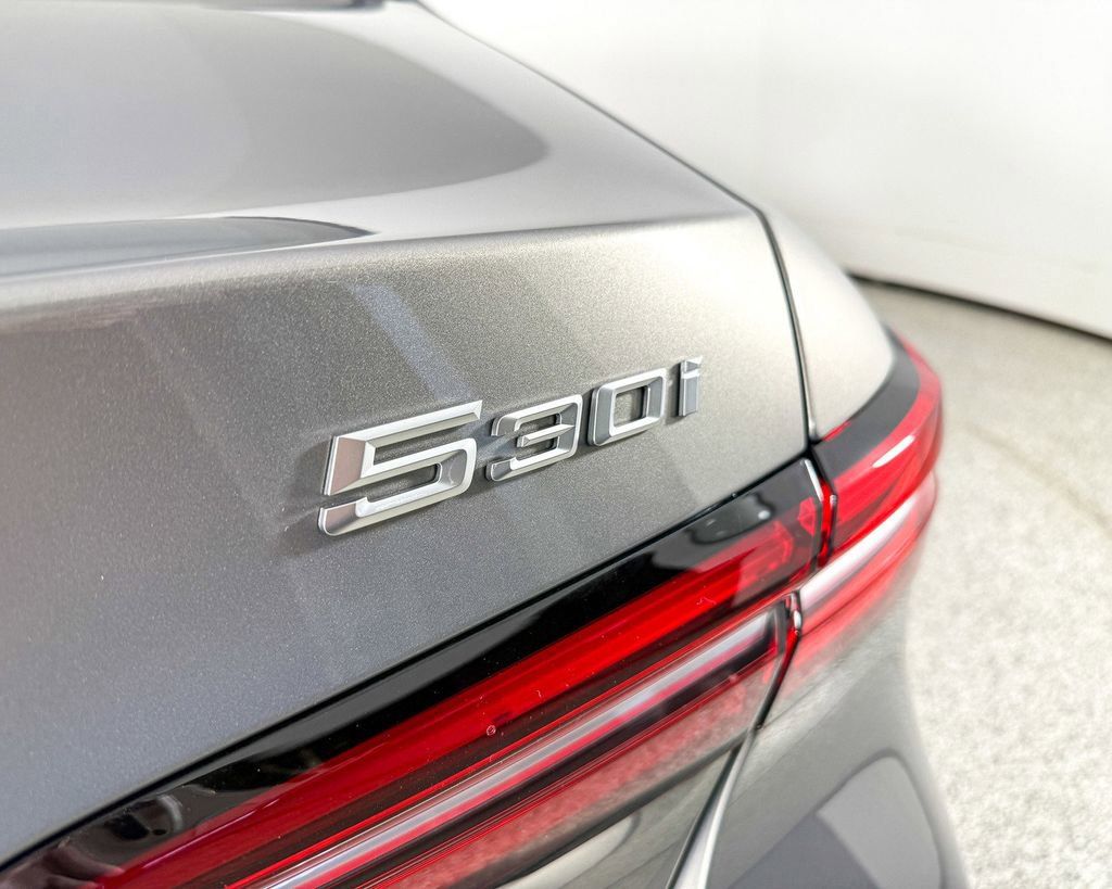 Thumbnail: 2025 BMW 5 Series - 24