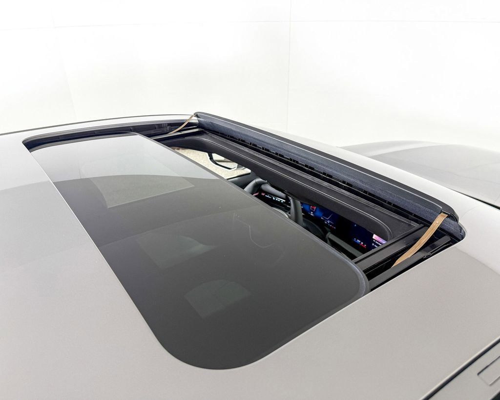 Thumbnail: 2025 BMW 5 Series - 27