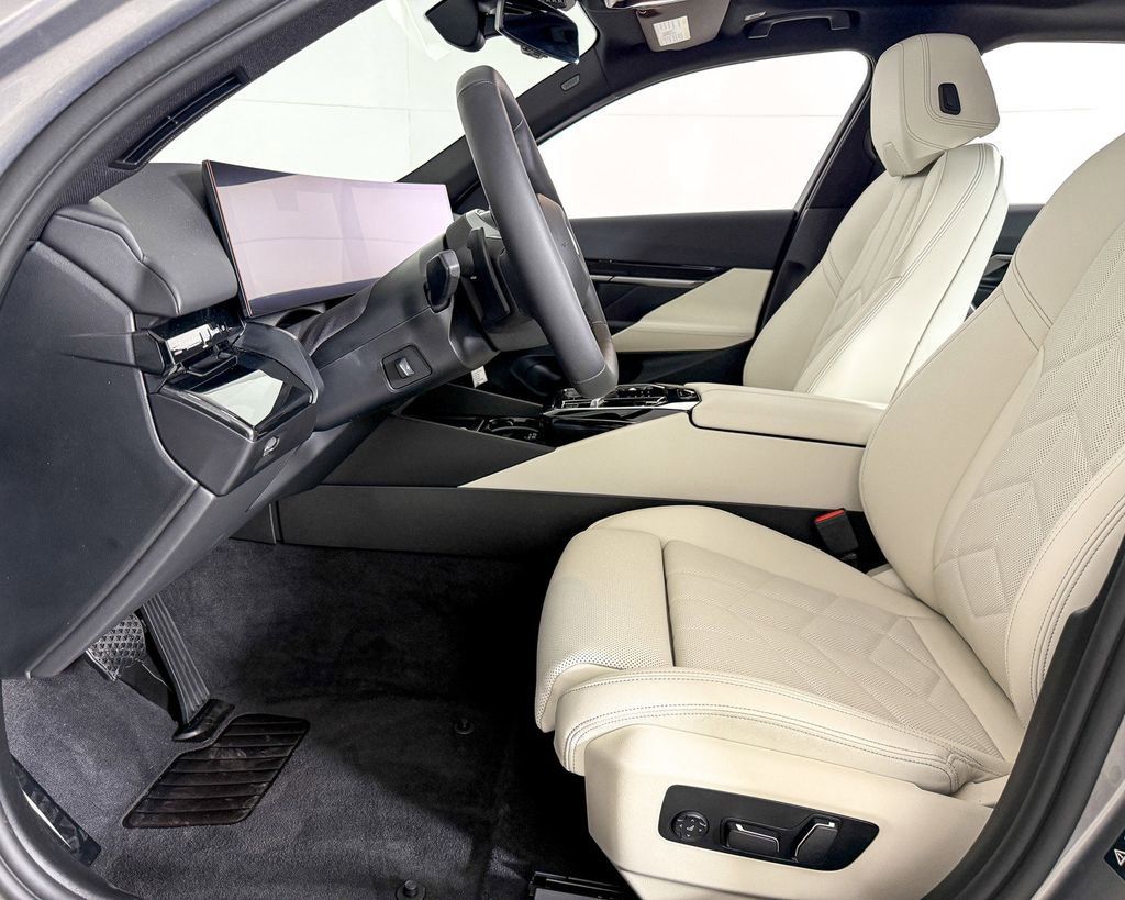 Thumbnail: 2025 BMW 5 Series - 35
