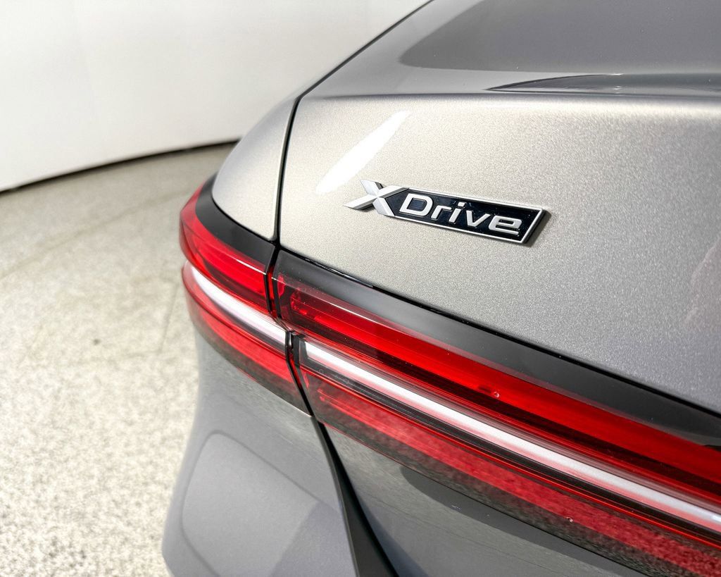 Thumbnail: 2025 BMW 5 Series - 23