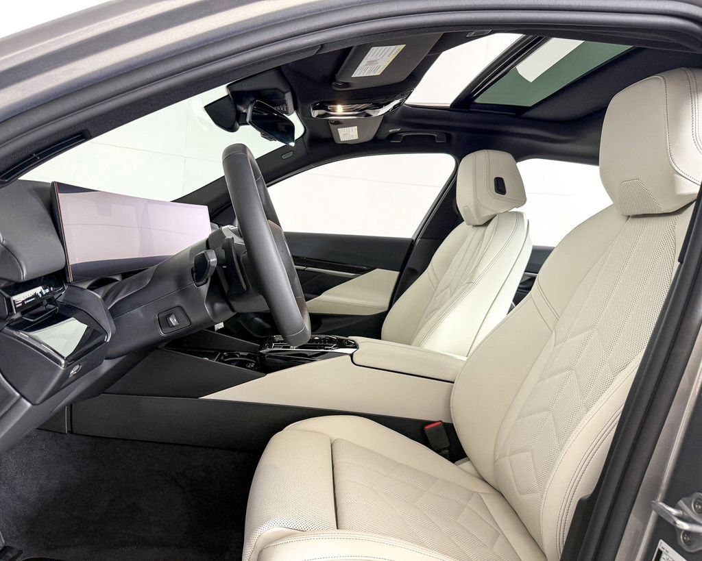 Thumbnail: 2025 BMW 5 Series - 36