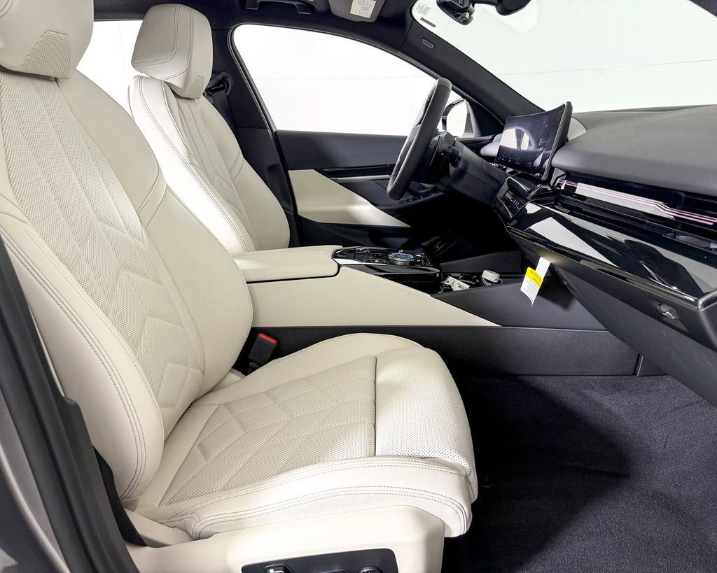 Thumbnail: 2025 BMW 5 Series - 11