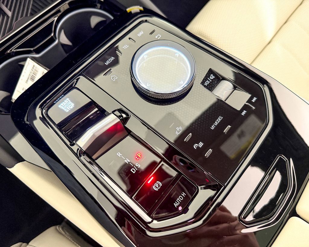 Thumbnail: 2025 BMW 5 Series - 49