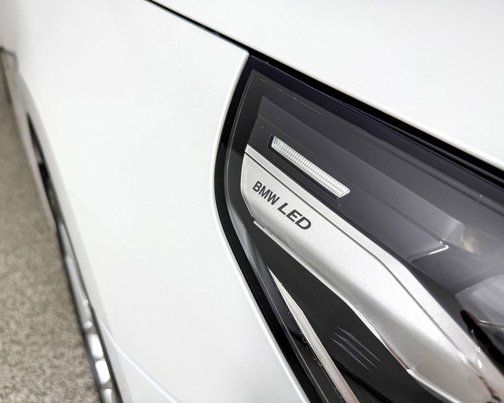 Thumbnail: 2025 BMW 5 Series - 7