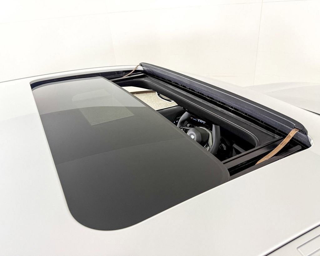 Thumbnail: 2025 BMW 5 Series - 27
