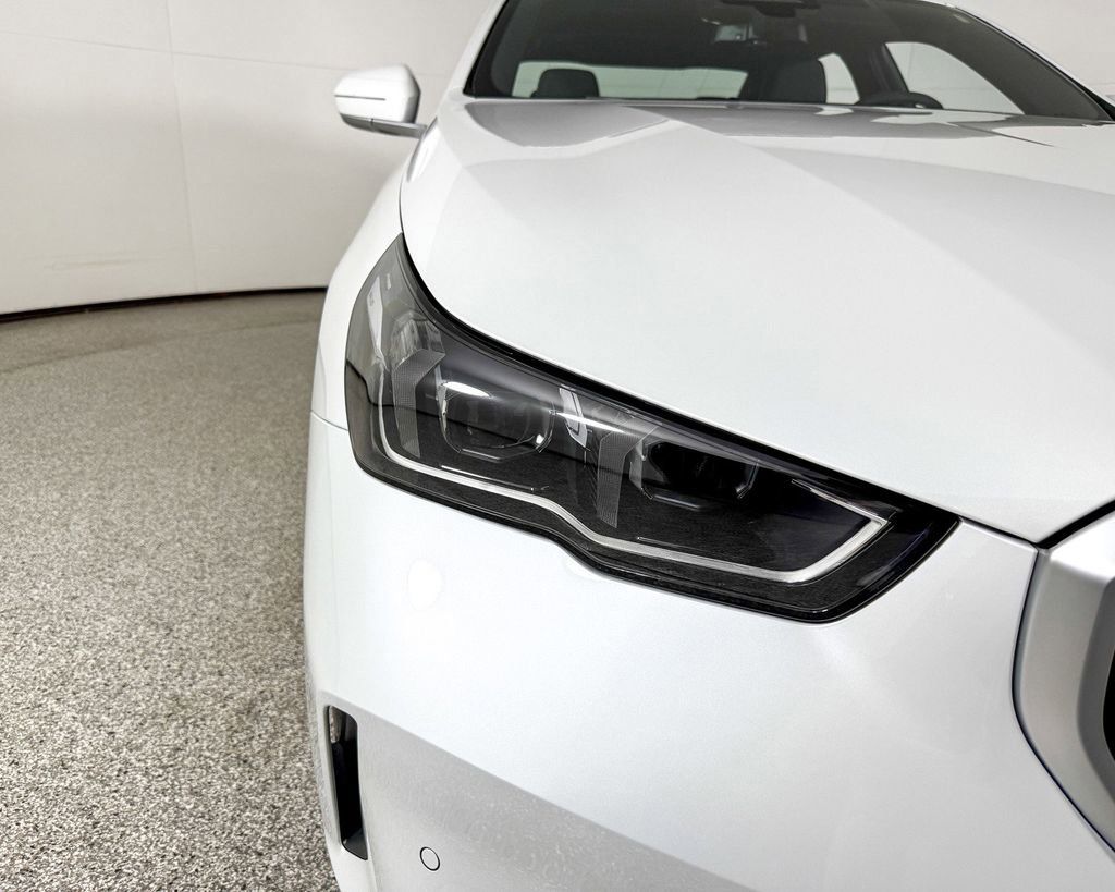 Thumbnail: 2025 BMW 5 Series - 21