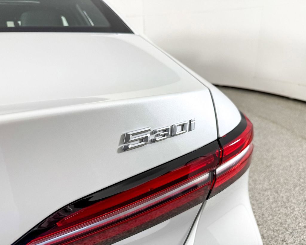 Thumbnail: 2025 BMW 5 Series - 24
