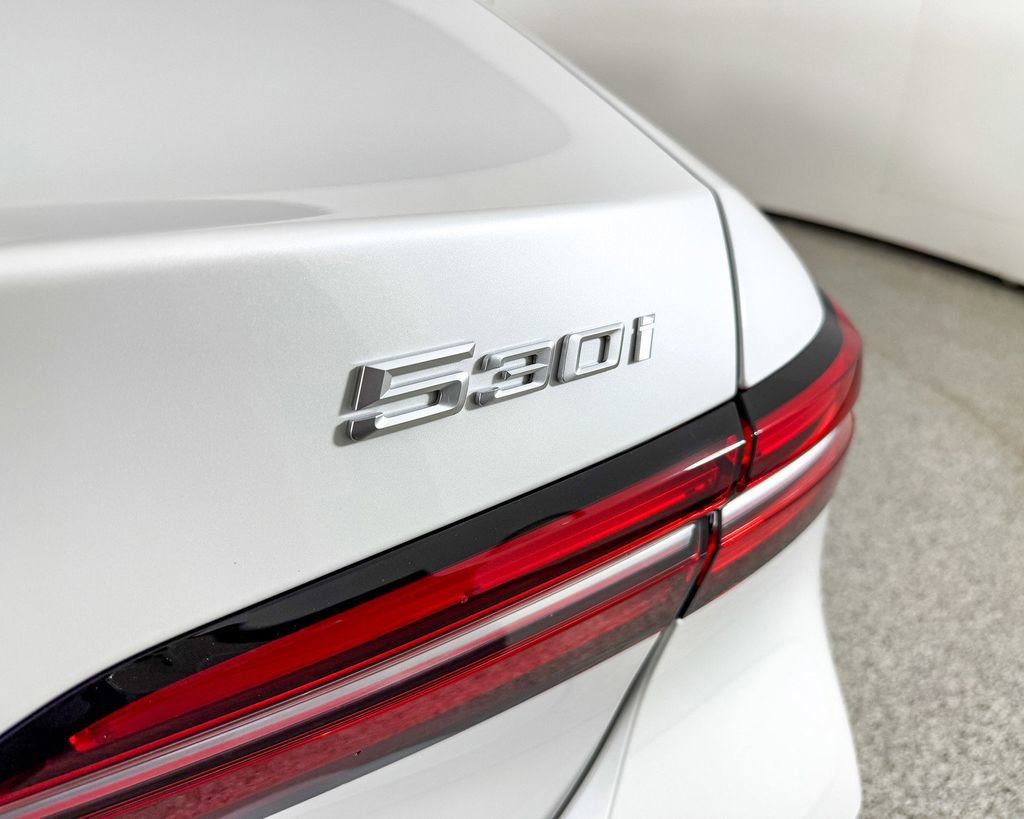 Thumbnail: 2025 BMW 5 Series - 25