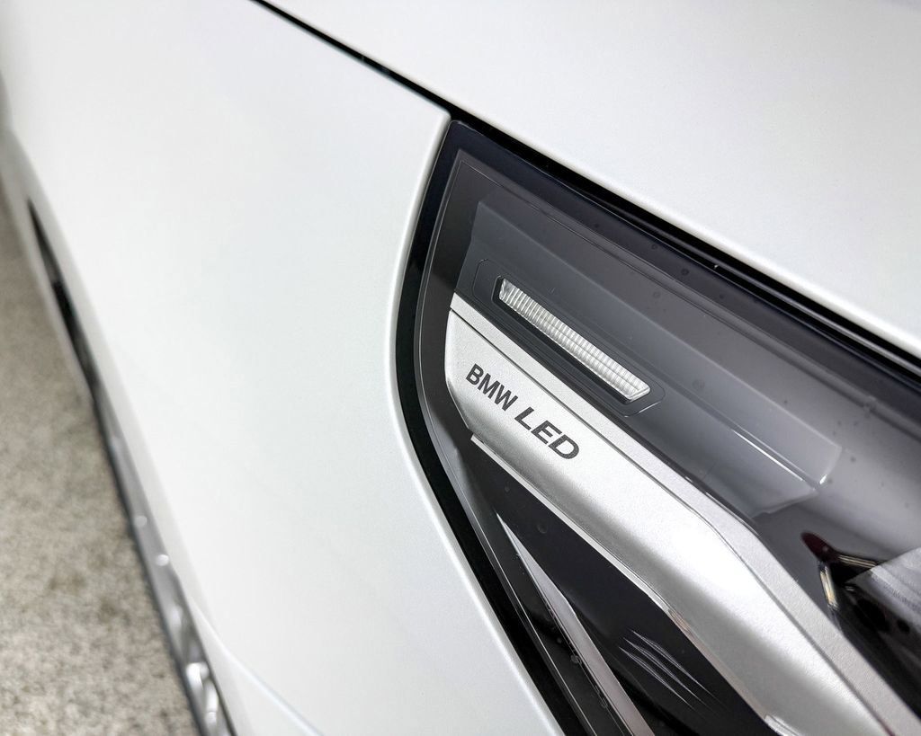 Thumbnail: 2025 BMW 5 Series - 22