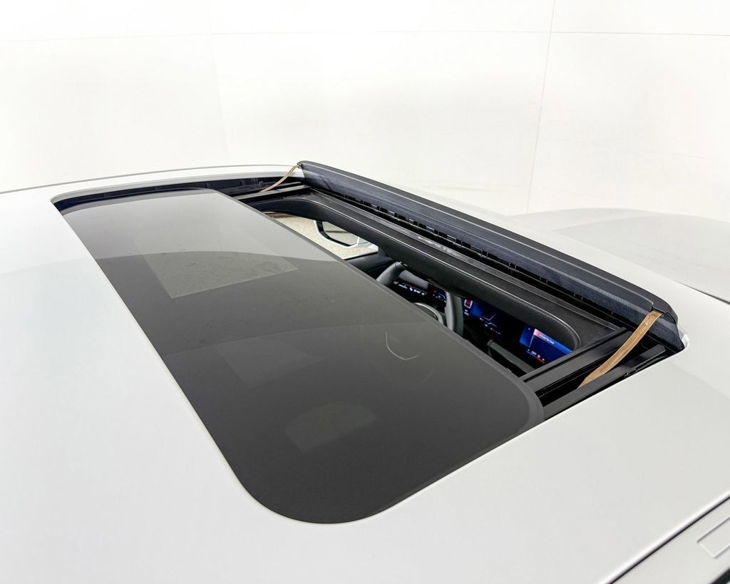 Thumbnail: 2025 BMW 5 Series - 28