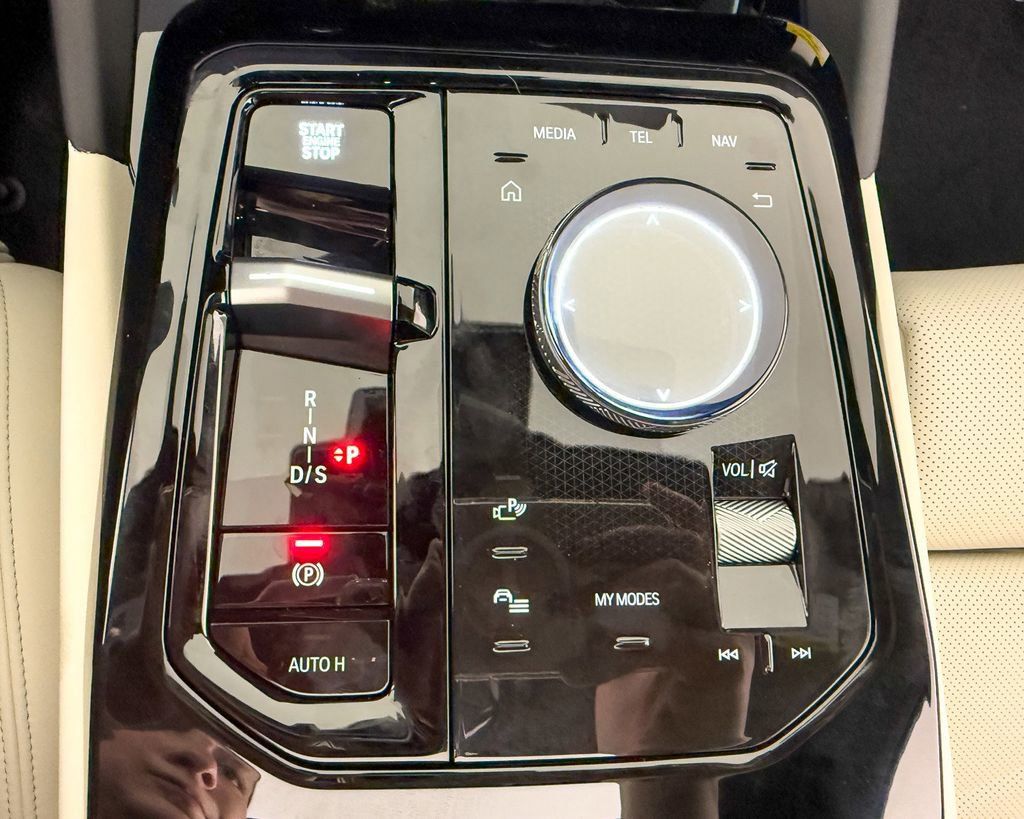 Thumbnail: 2025 BMW 5 Series - 48