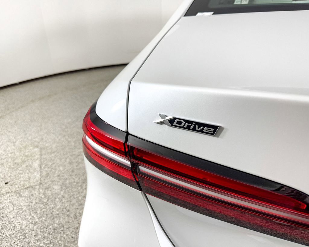 Thumbnail: 2025 BMW 5 Series - 24