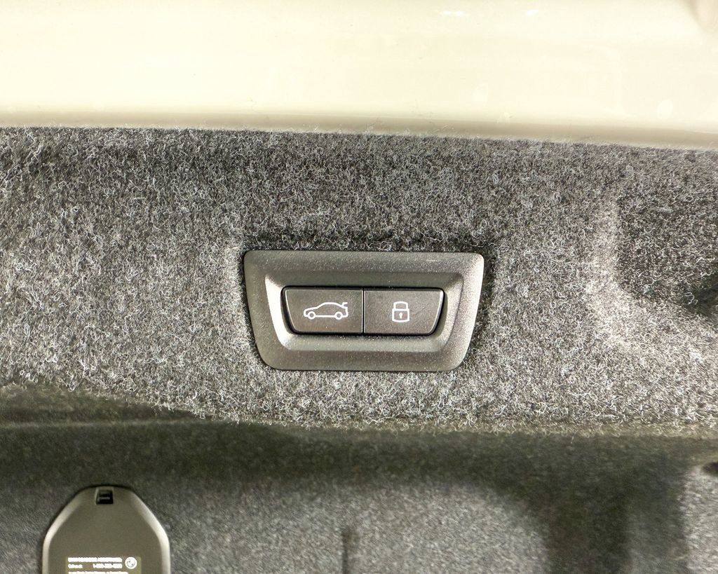 Thumbnail: 2025 BMW 5 Series - 26