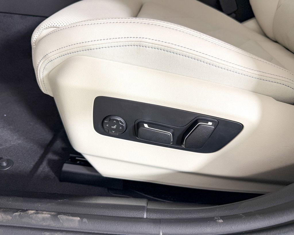 Thumbnail: 2025 BMW 5 Series - 37