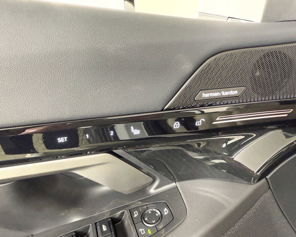 Thumbnail: 2025 BMW 5 Series - 40