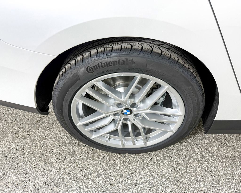 Thumbnail: 2025 BMW 5 Series - 27