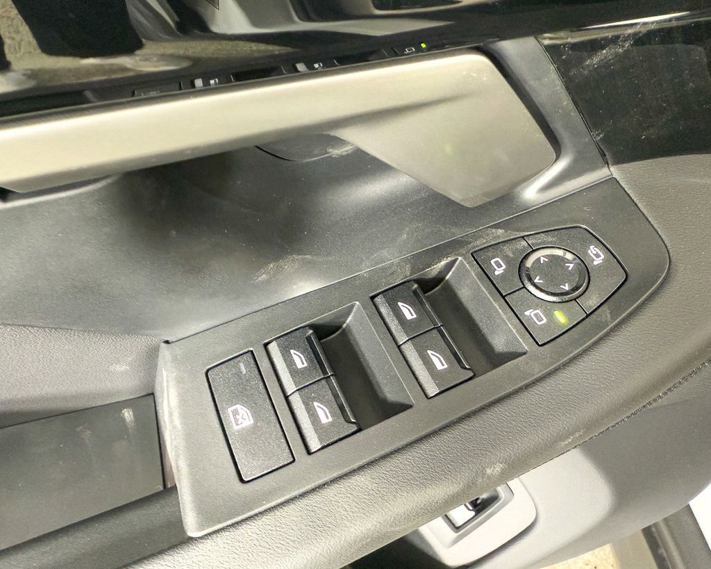 Thumbnail: 2025 BMW 5 Series - 39