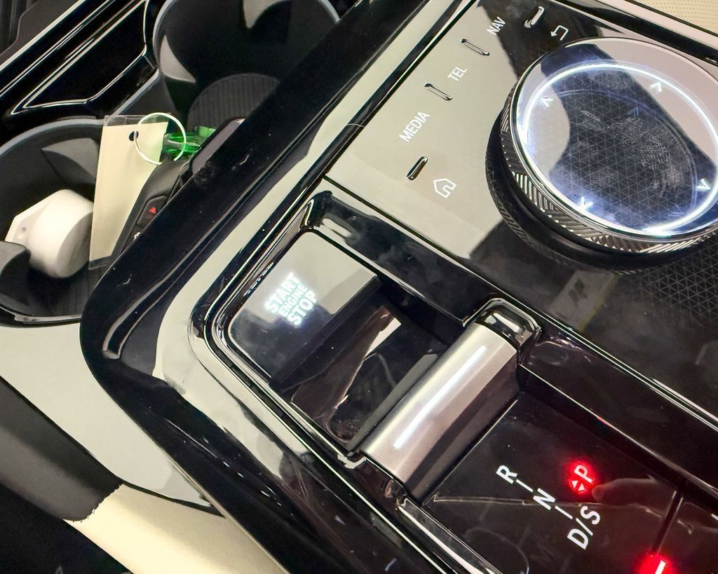 Thumbnail: 2025 BMW 5 Series - 14