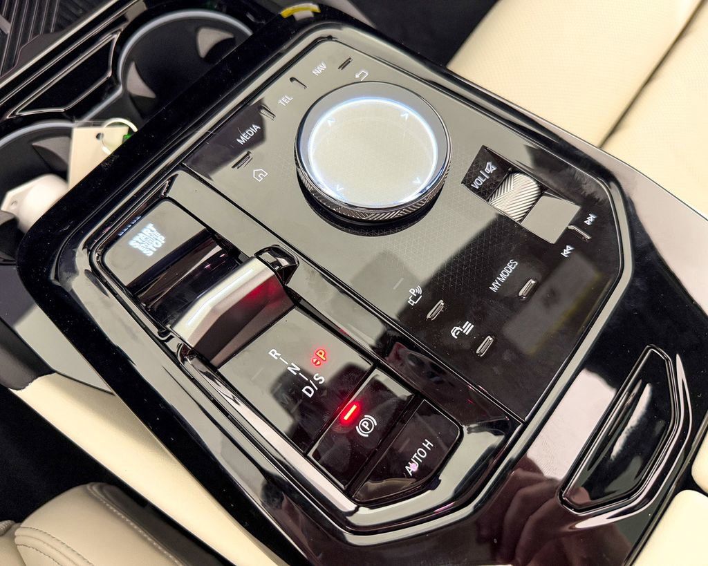 Thumbnail: 2025 BMW 5 Series - 9