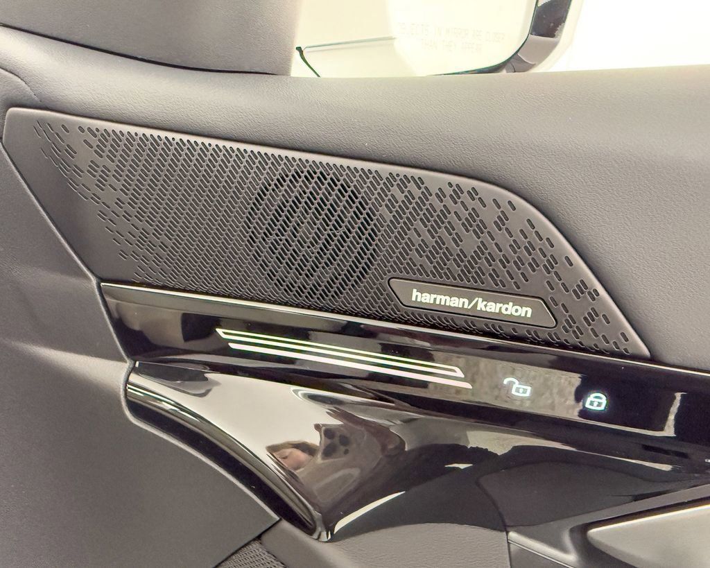 Thumbnail: 2025 BMW 5 Series - 30