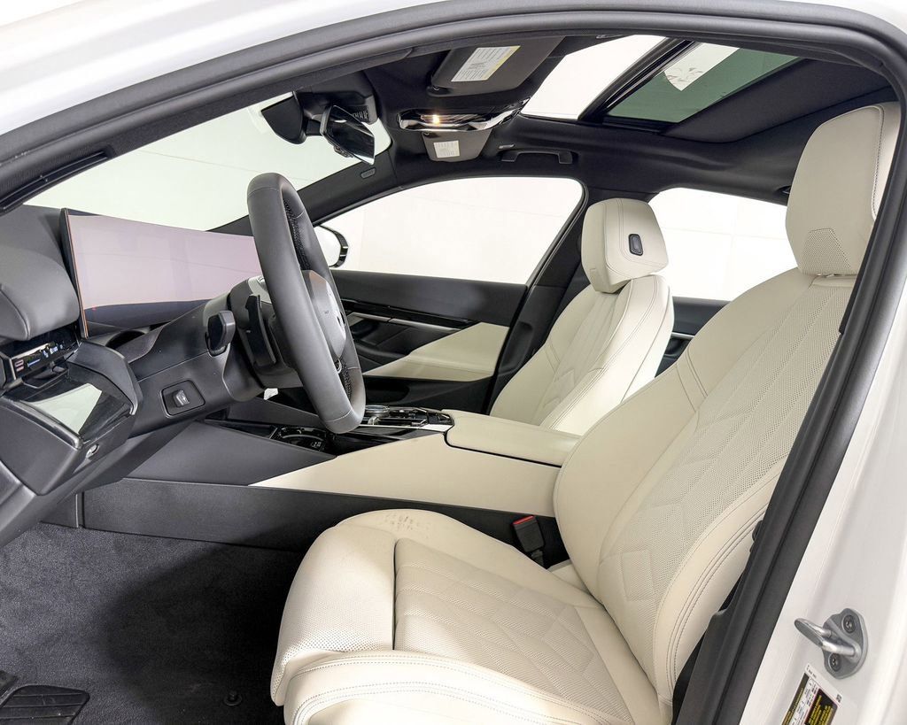 Thumbnail: 2025 BMW 5 Series - 36