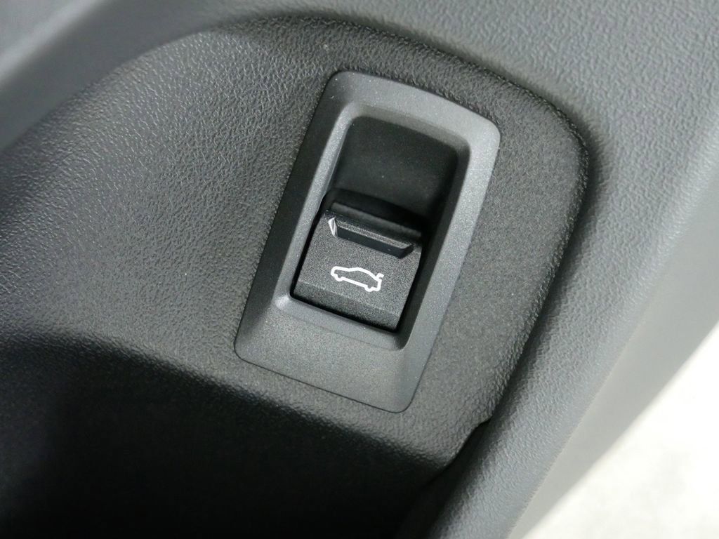 Thumbnail: 2025 BMW 5 Series - 38