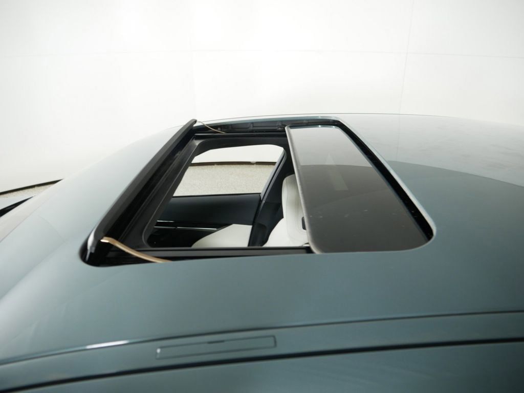 Thumbnail: 2025 BMW 5 Series - 28