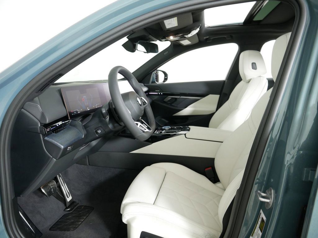 Thumbnail: 2025 BMW 5 Series - 34