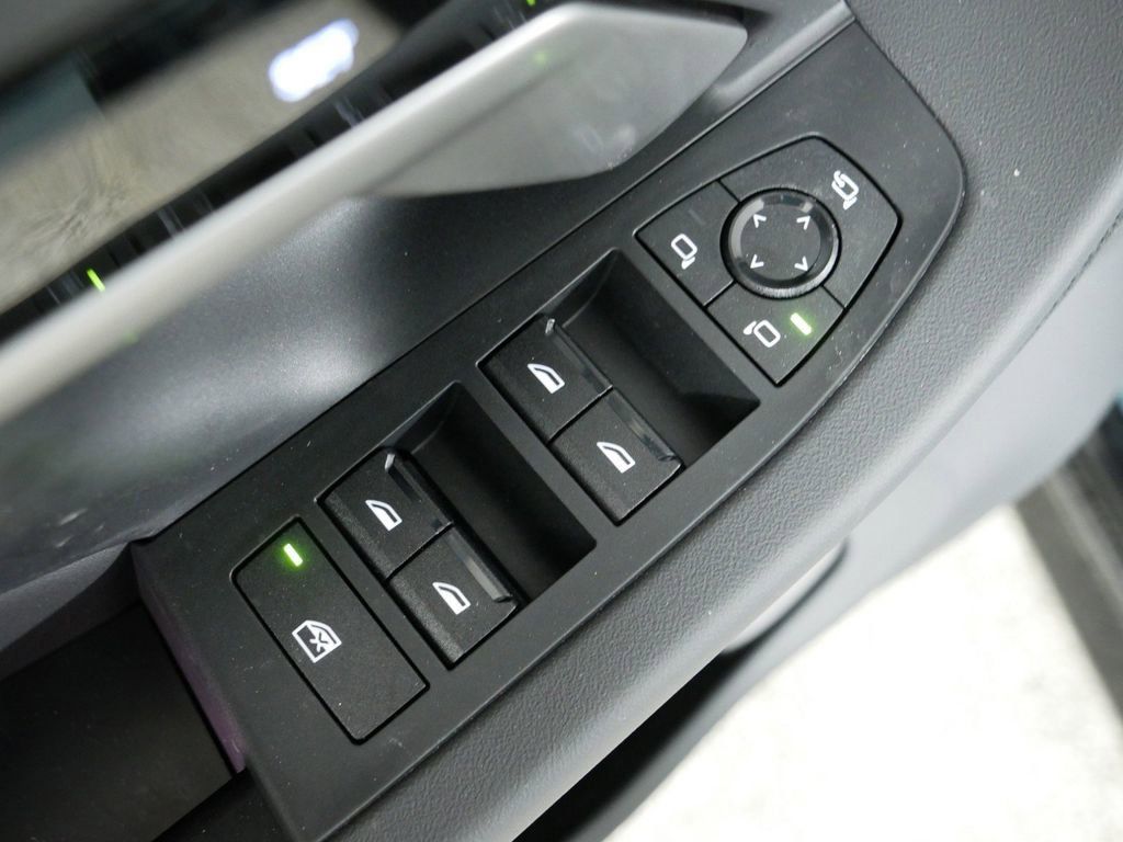 Thumbnail: 2025 BMW 5 Series - 36