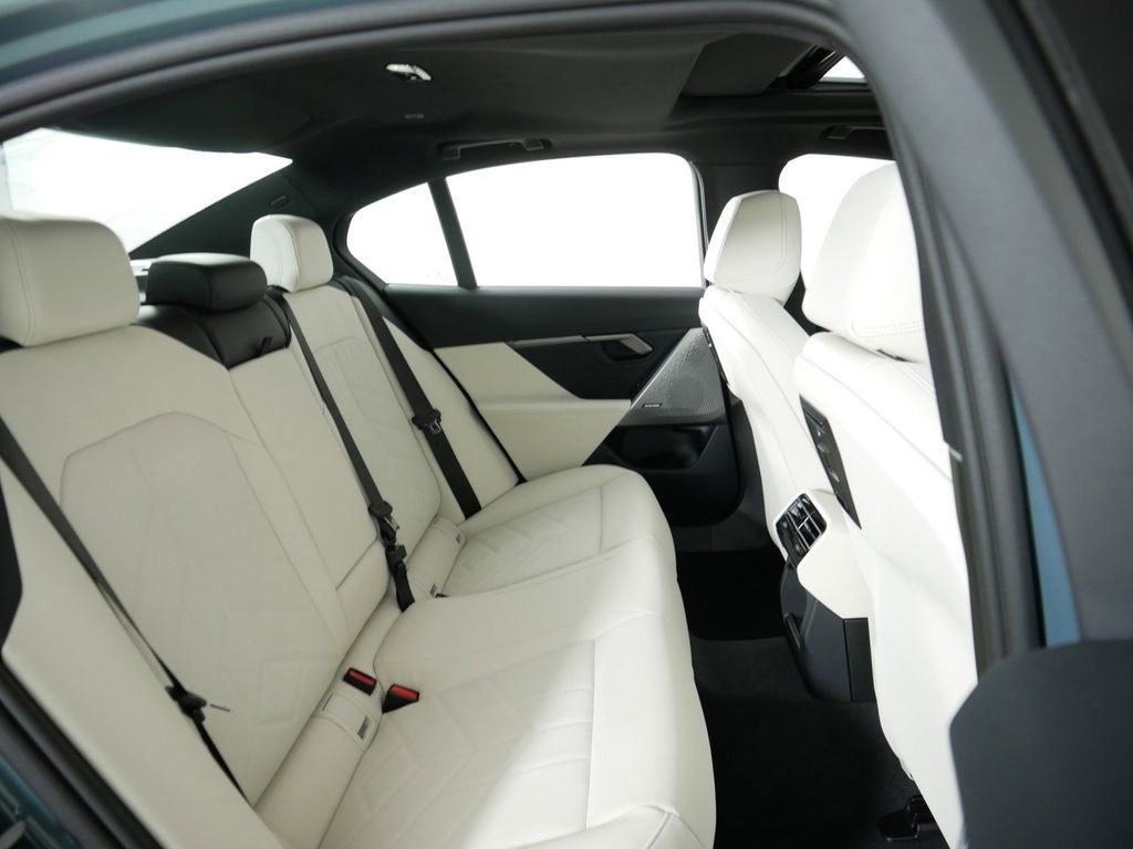 Thumbnail: 2025 BMW 5 Series - 30