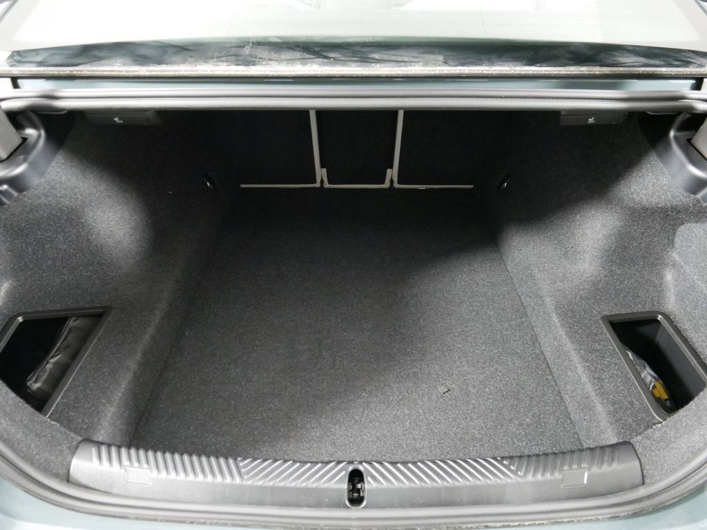 Thumbnail: 2025 BMW 5 Series - 15