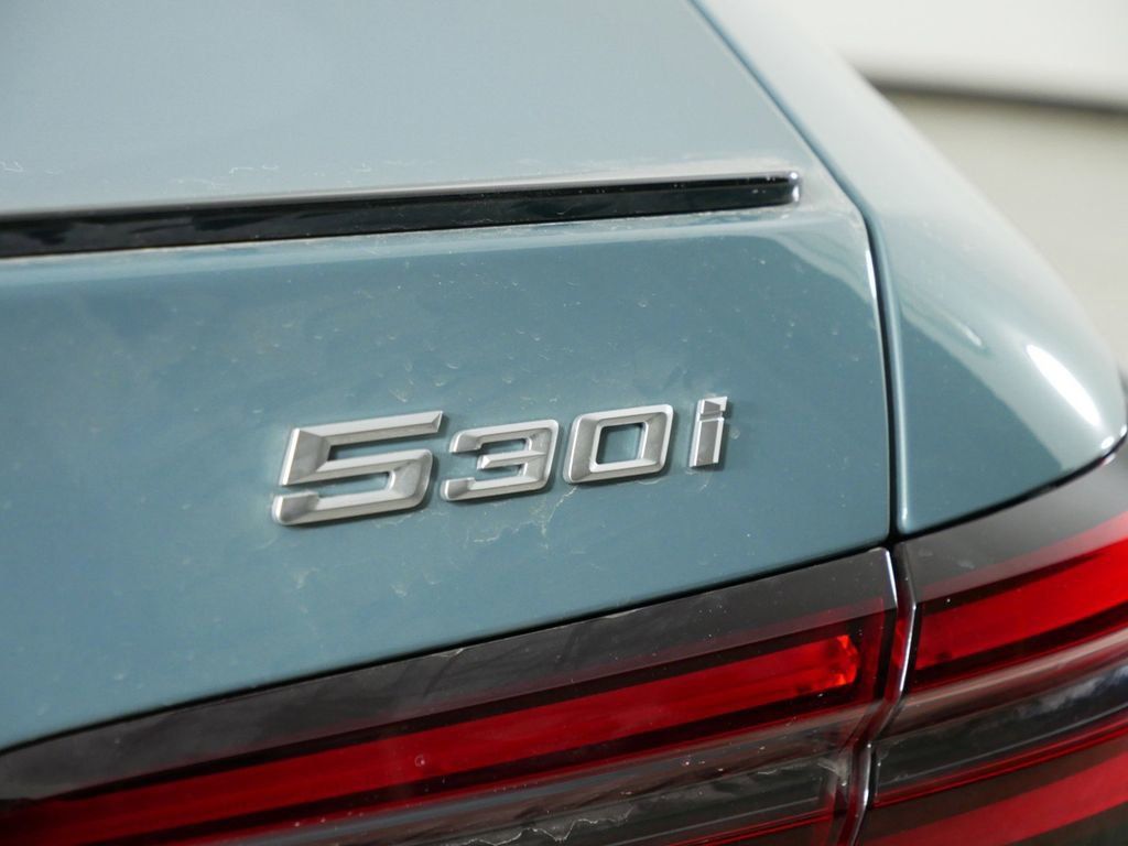 Thumbnail: 2025 BMW 5 Series - 21