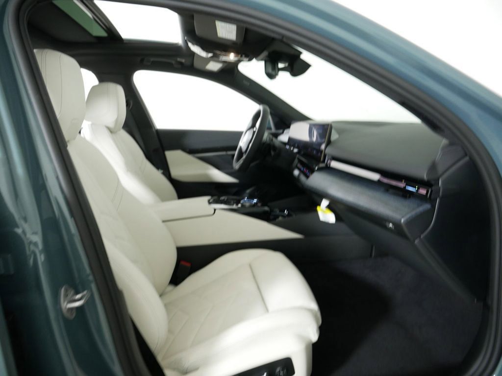 Thumbnail: 2025 BMW 5 Series - 9