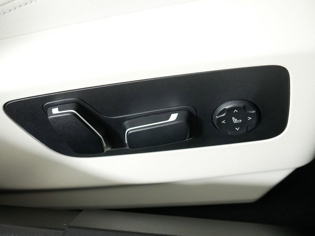 Thumbnail: 2025 BMW 5 Series - 29