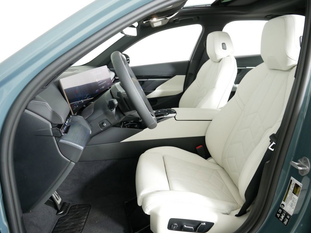 Thumbnail: 2025 BMW 5 Series - 35