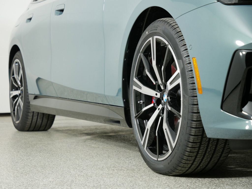 Thumbnail: 2025 BMW 5 Series - 8