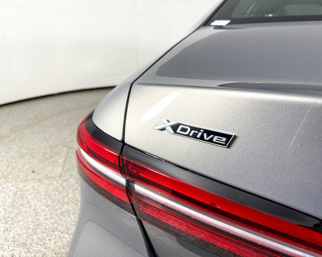 Thumbnail: 2025 BMW 5 Series - 24